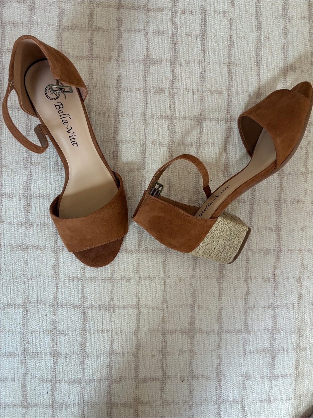 New Bella Vita Fable Quarterstrap “Biscuit” *7 Wide* block heel kid suede sandal